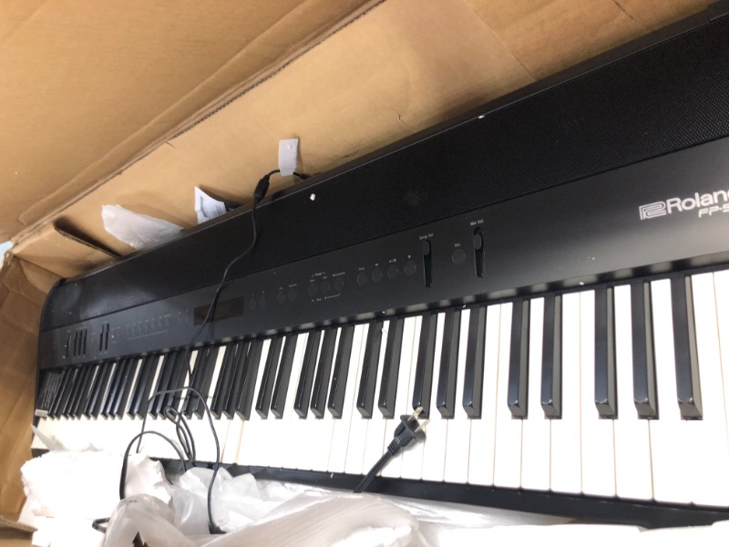 Photo 3 of Roland FP90 88 Keys Modeling Portable Digital Piano  Black

//speaker is damaged, no sound//parts only//