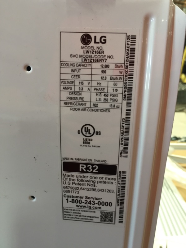 Photo 5 of LG 12000 BTU Window Air Conditioner with Remote LW1216ER
DAMAGES PLUGIN CORD IS BENT CANNOT PLUG IN