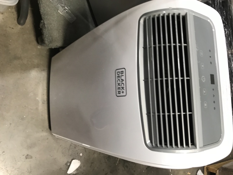 Photo 1 of BLACKDECKER BPT08HWTB Portable Air Conditioner with Heat 8000 BTU SACCCEC 12500 BTU ASHRAE Cools Up to 350 Square Feet White
DOES NOT POWER ON PARTS ONLY