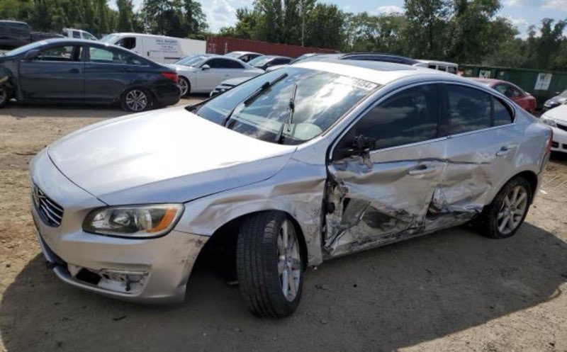 2015 Volvo S60 — primary photo