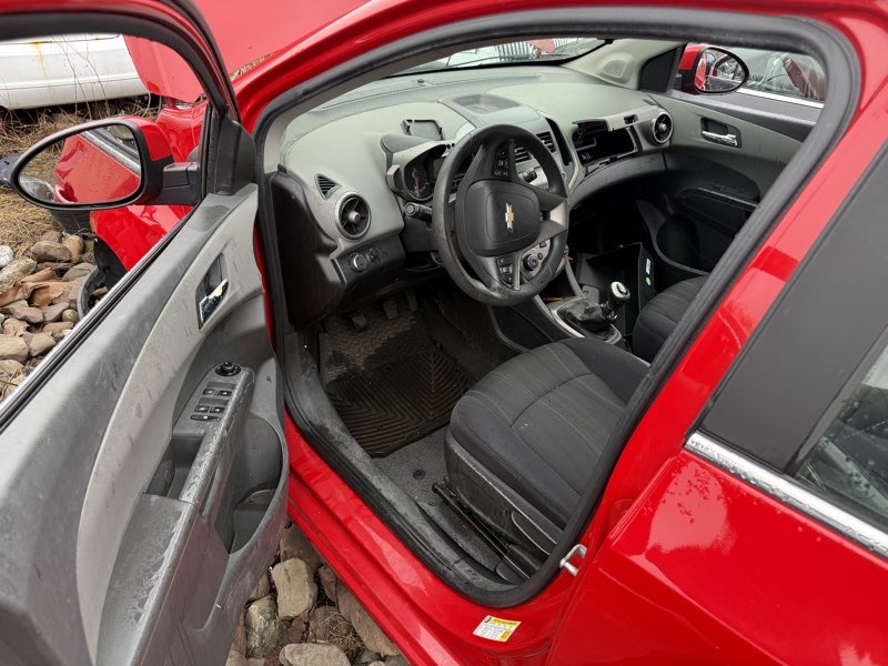 2012 Chevrolet Sonic — photo 3