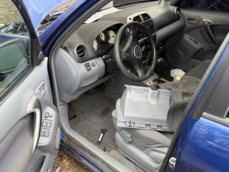 2003 Toyota Rav4 — photo 3