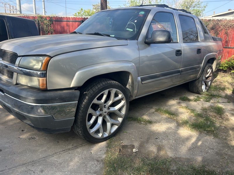 2005 Chevrolet Avalanche — photo 3