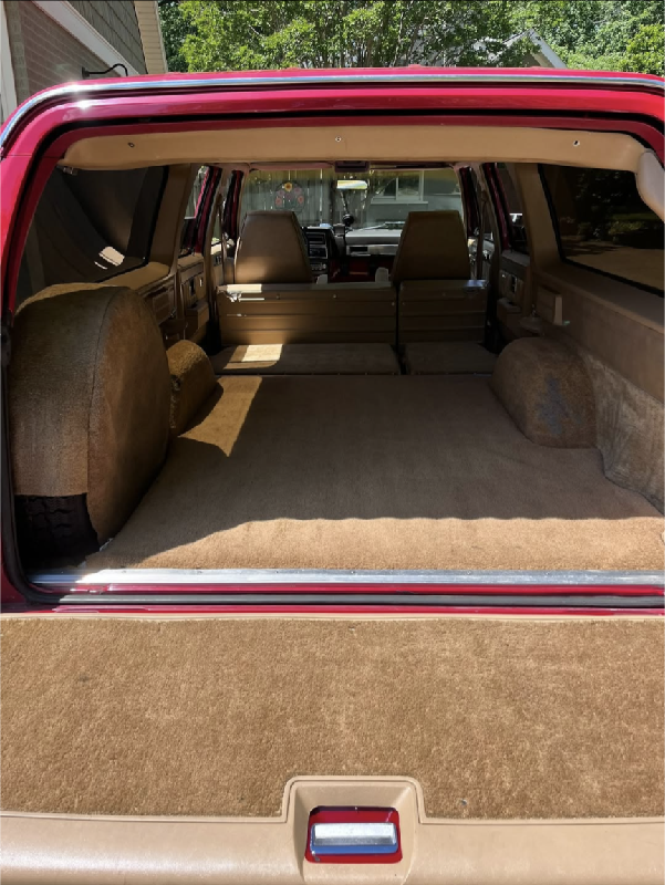 1987 Chevrolet R20 Suburban — photo 3