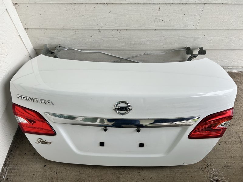 2019 Nissan Sentra — photo 2