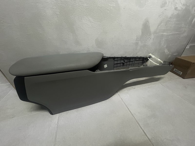 Used Center Console for 2019 Nissan Sentra — photo 2