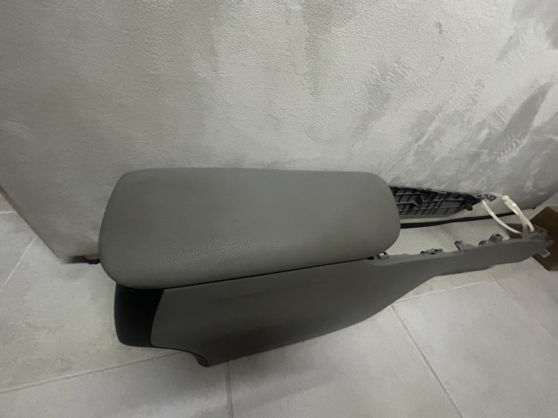 Used Center Console for 2019 Nissan Sentra — photo 3