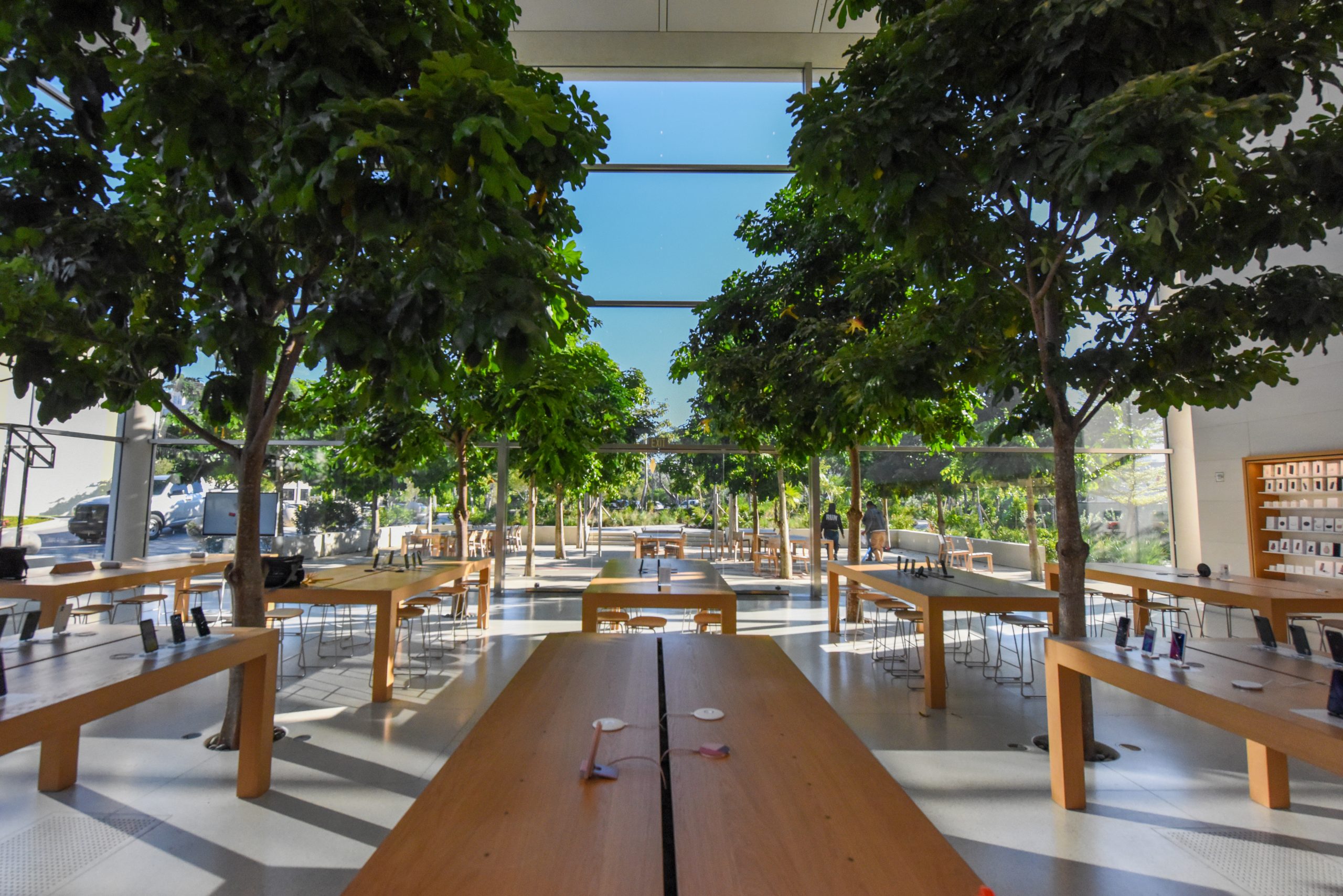 Apple Aventura Flagship Store