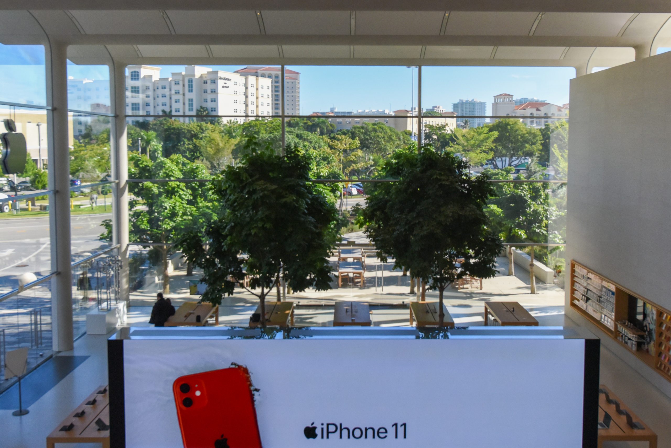 Apple Aventura Flagship Store