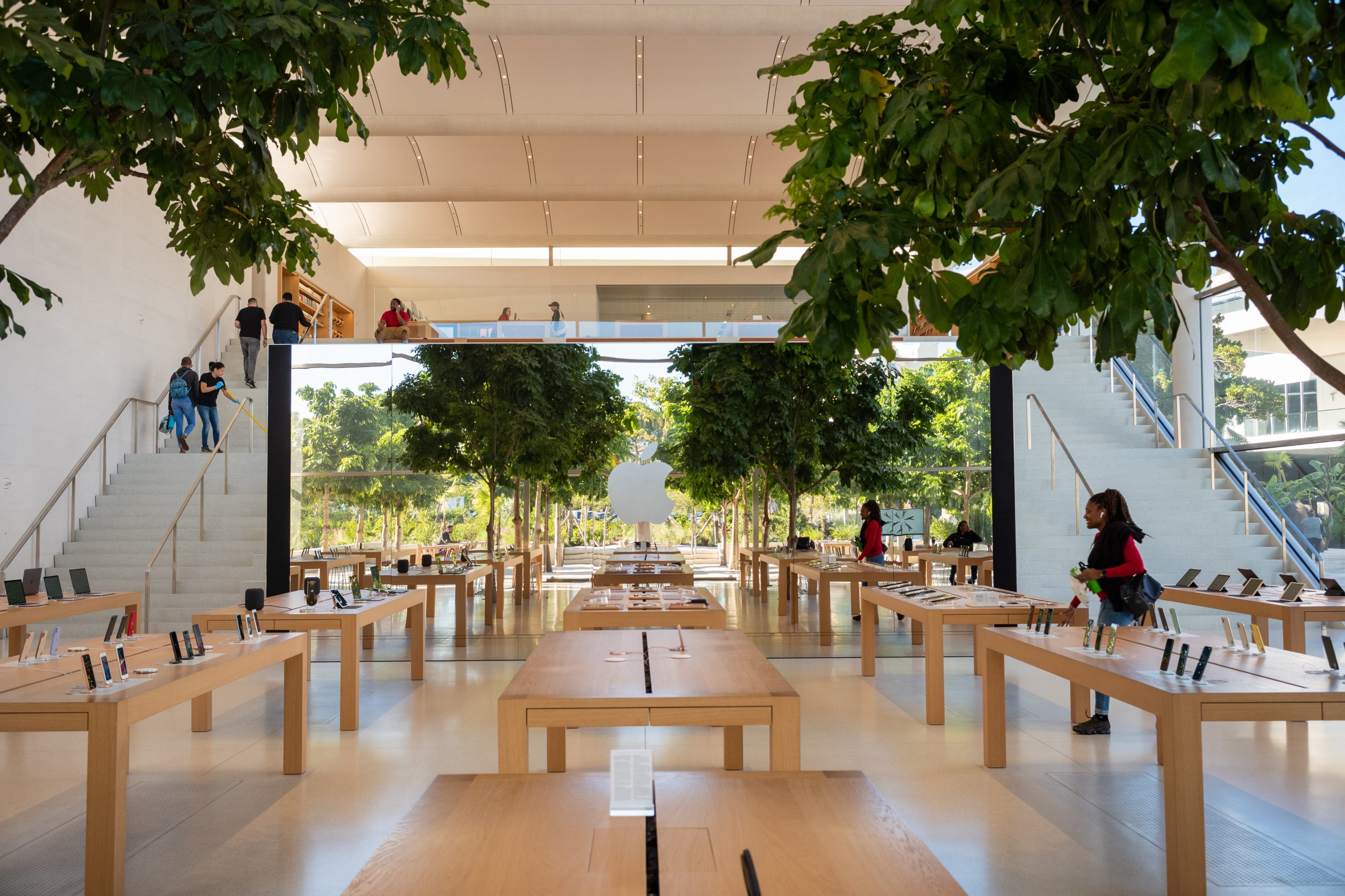 Apple Aventura Flagship Store
