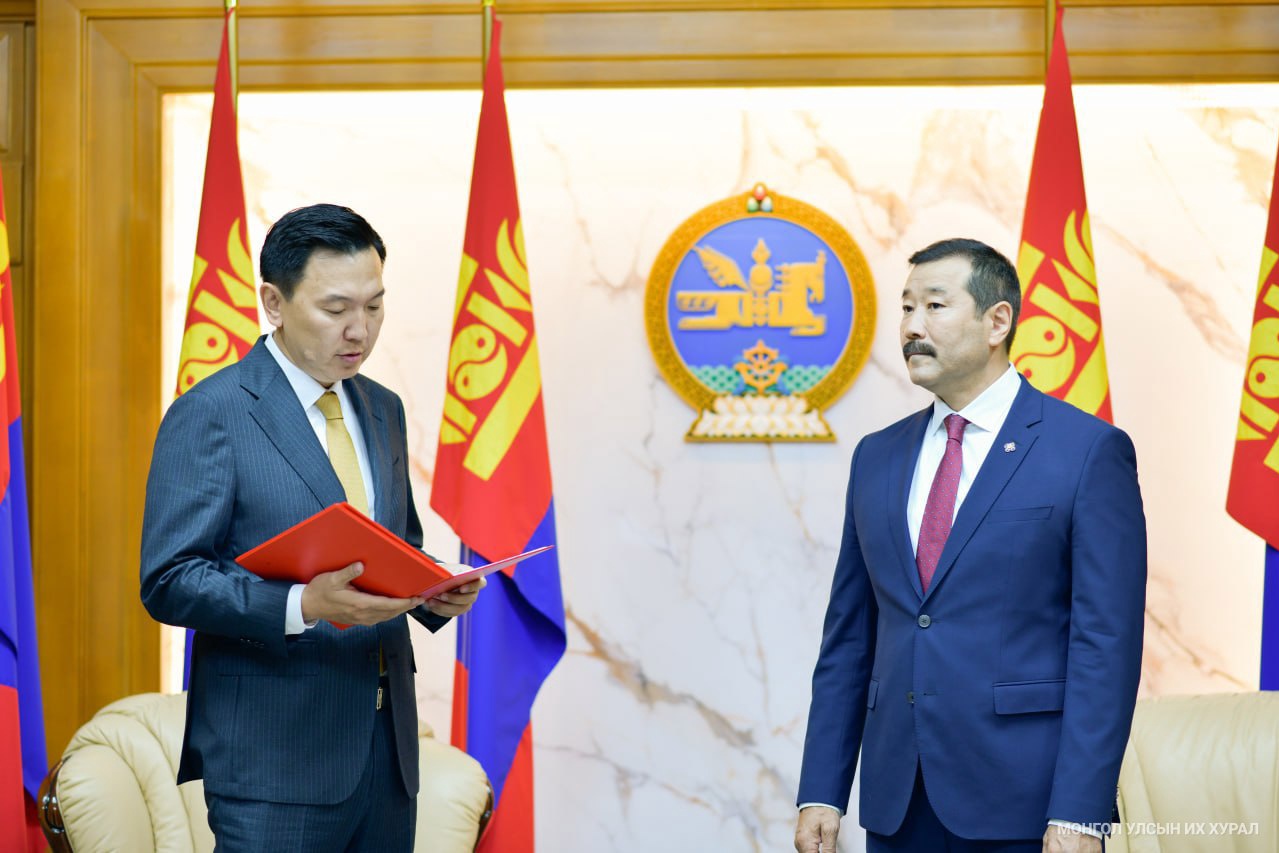 2026 оны төсвийн тодотгол нэгдсэн төсвийн хүрээний мэдэгдэлд өөрчлөлт оруулах тухай хуулийн төслүүдийг өргөн мэдүүллээ