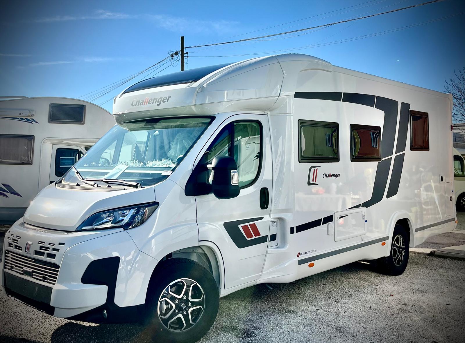 SEMINTEGRALE CHALLENGER 318 ULTIMATE EDITION  - Camper  in vendita da Ippocamper