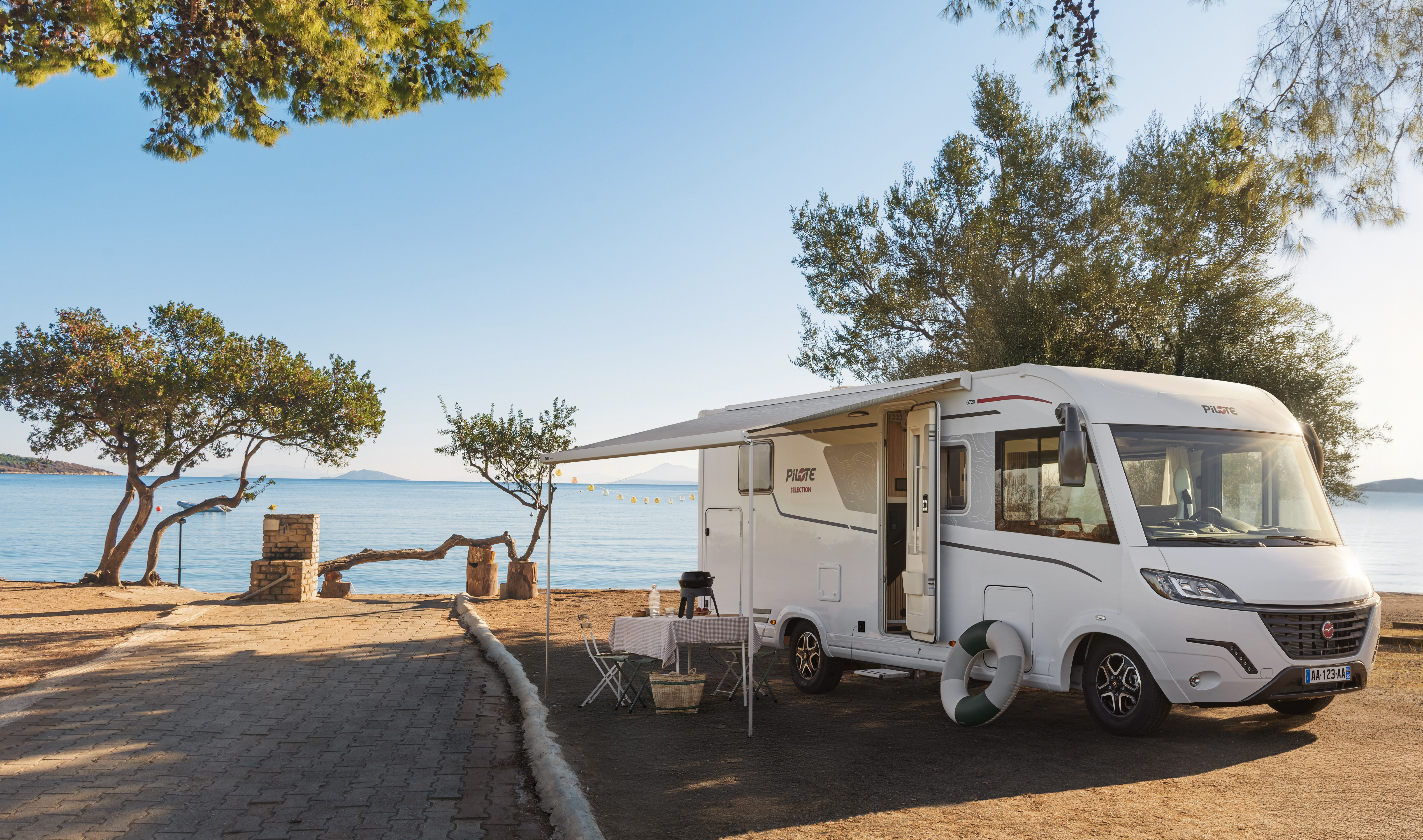 MOTORHOME PILOTE G720FC - Camper Motorhome in vendita da Ippocamper