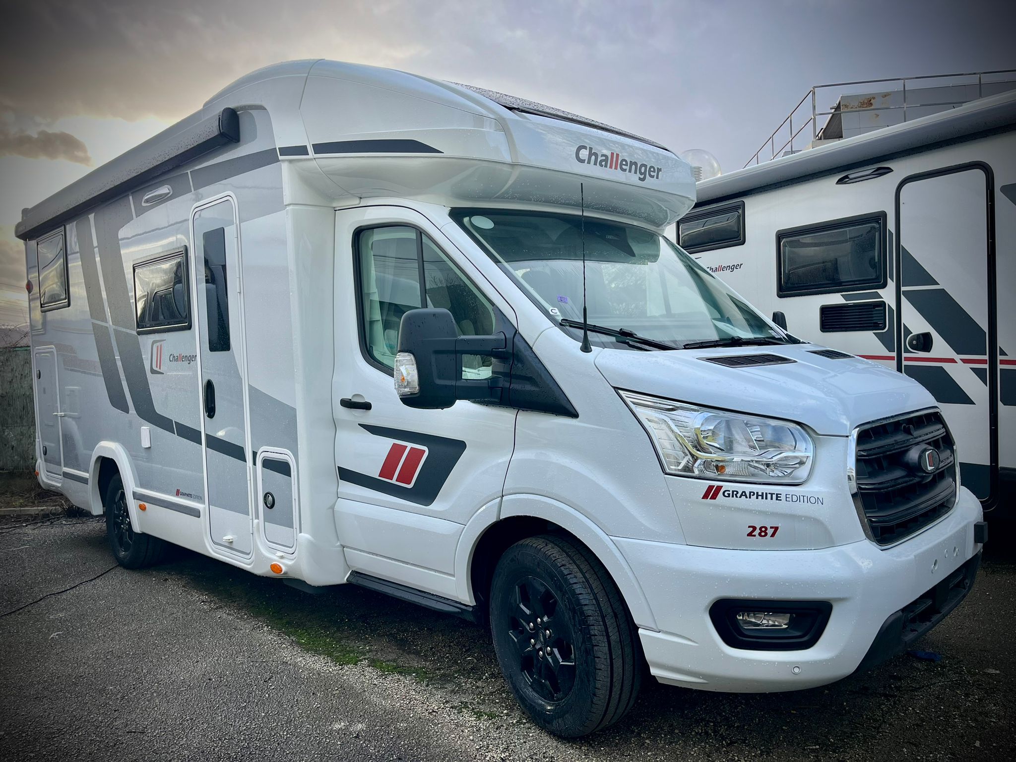 SEMINTEGRALE CHALLENGER  287 GRAPHITE EDITION  - Camper Semintegrale in vendita da Ippocamper