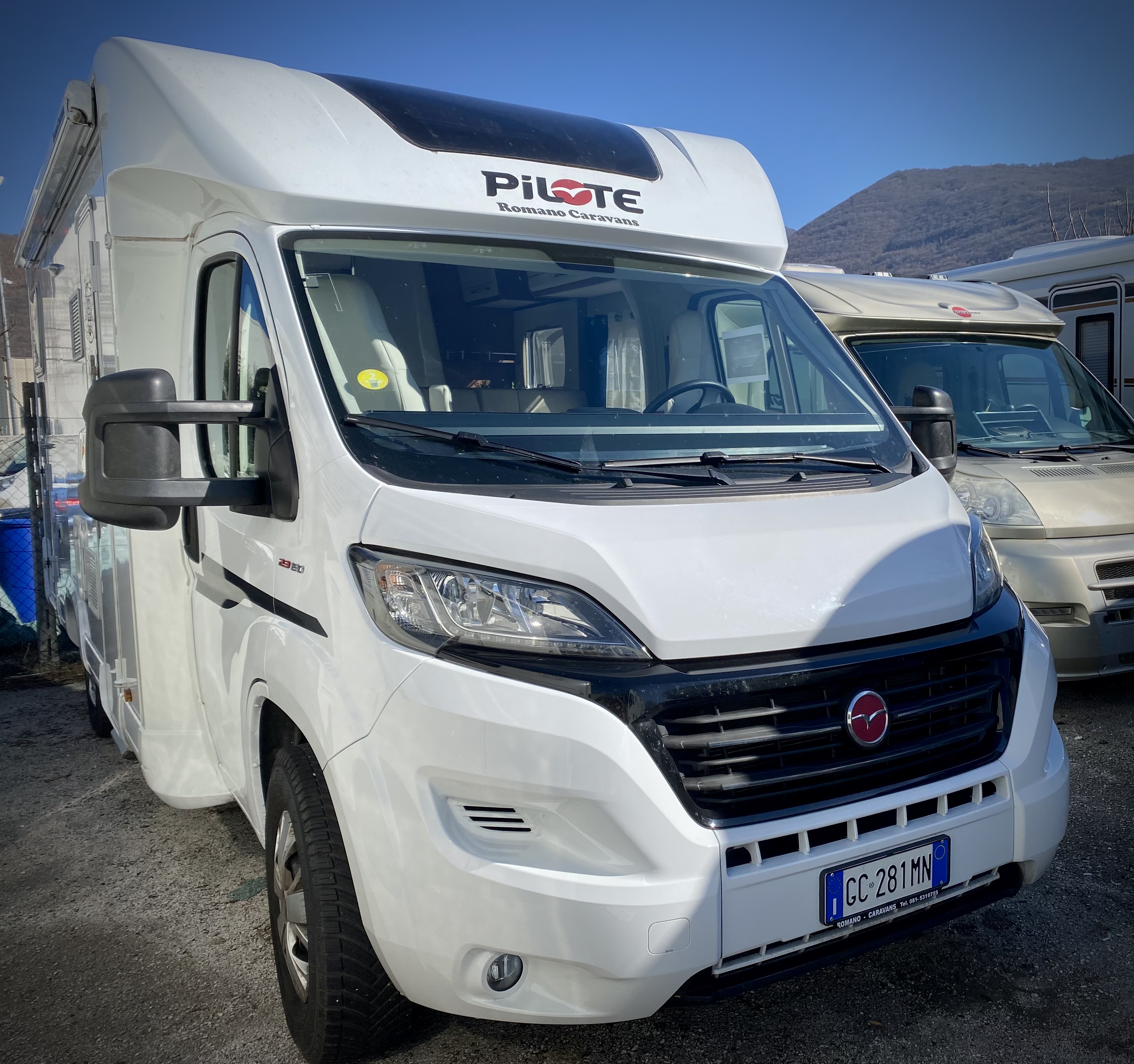 SEMINTEGRALE PILOTE P706GJ - Camper Semintegrale in vendita da Ippocamper