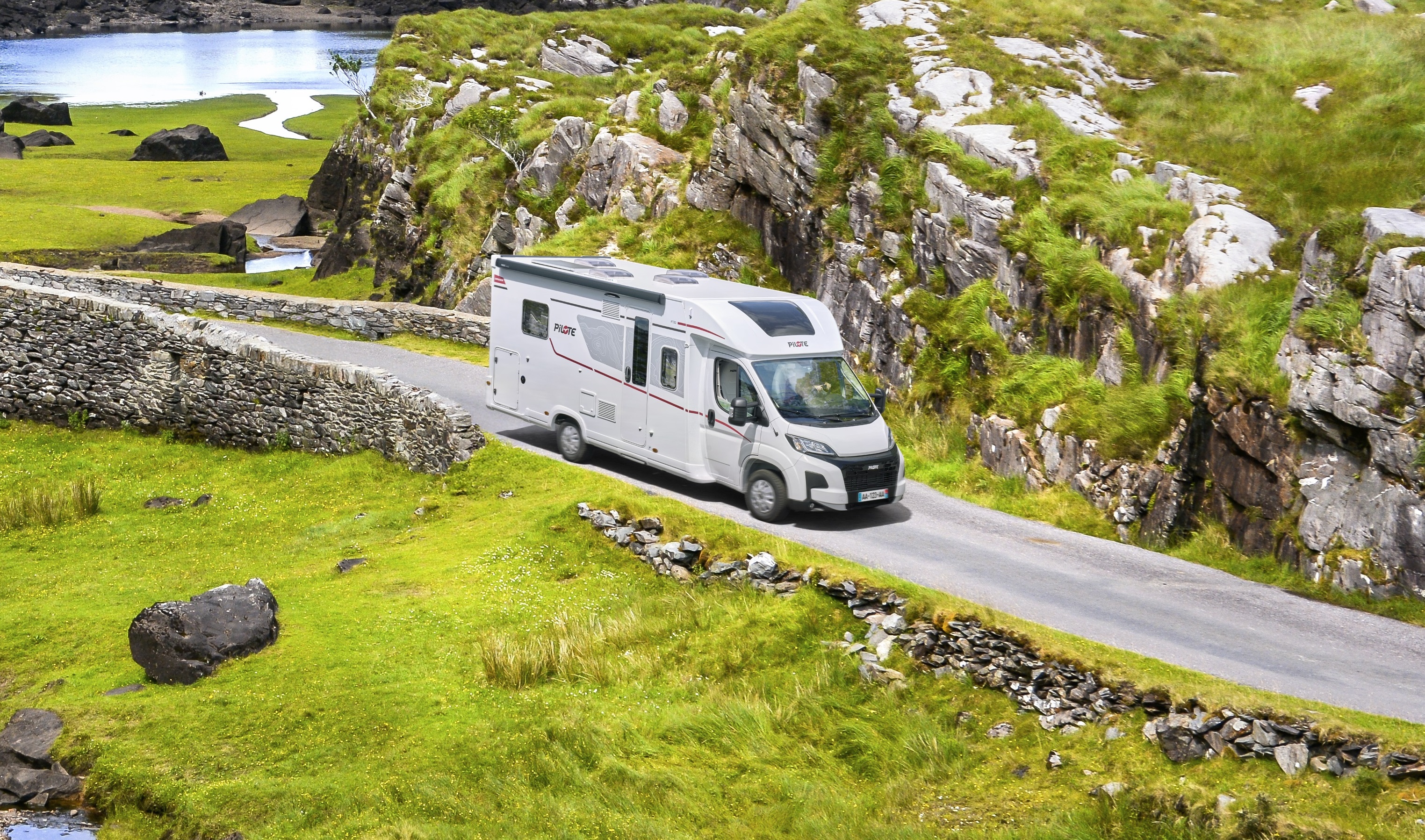 SEMINTEGRALE PILOTE P720FC - Camper Semintegrale in vendita da Ippocamper