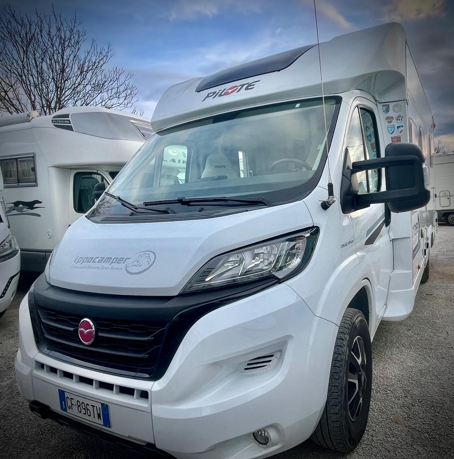 SEMINTEGRALE PILOTE P726FC - Camper Semintegrale in vendita da Ippocamper