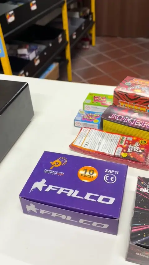 Tavolo pieno. E altri in arrivo. 💥 – video di I Razzi Store Modena