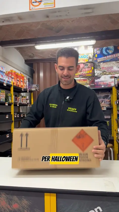 Appena arrivato. Ancora sigillato. 📦 – video di I Razzi Store Modena