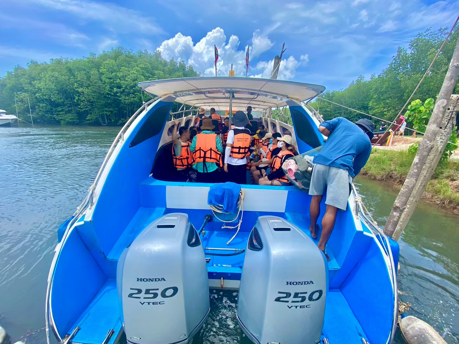 Luxury Speedboat - Image 2