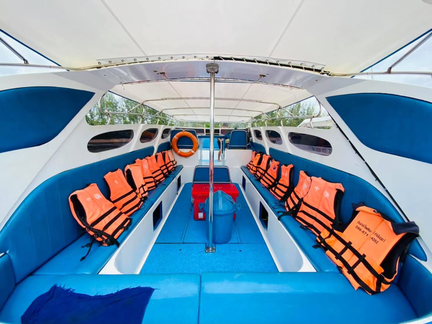 Luxury Speedboat - Image 4