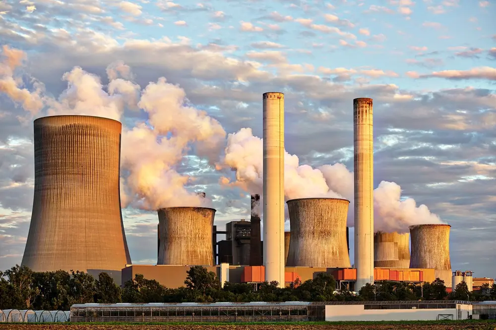كيفية تحديد حجم محرك حثي صناعي IE3 بقدرة 110 kW لنظام سيور ناقلة في عُمان