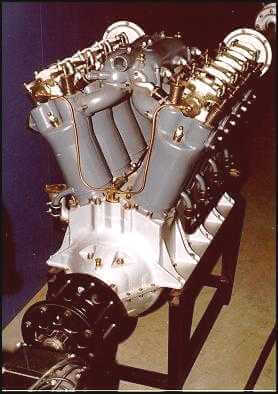 V8 飛機引擎（圖源：Wiki）