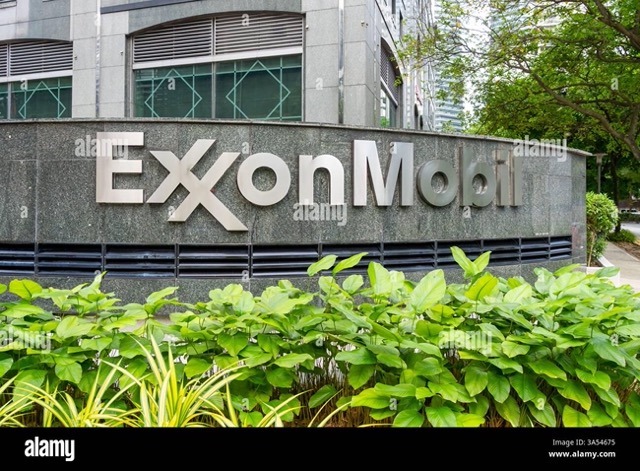 Exxon Mobil Corp (XOM): Halal Equity with Fragmented Fundamental Signals.