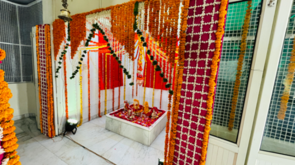 Vrandavan flower decoration  gallery image
