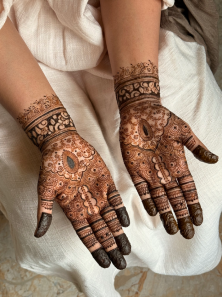 Mehandi by Aleena gallery image