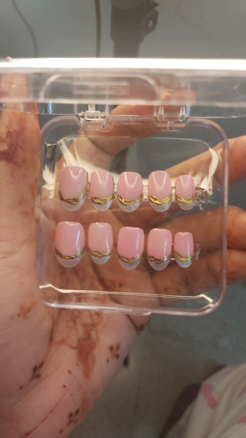 Bharathis_day_with_nails wedding portfolio