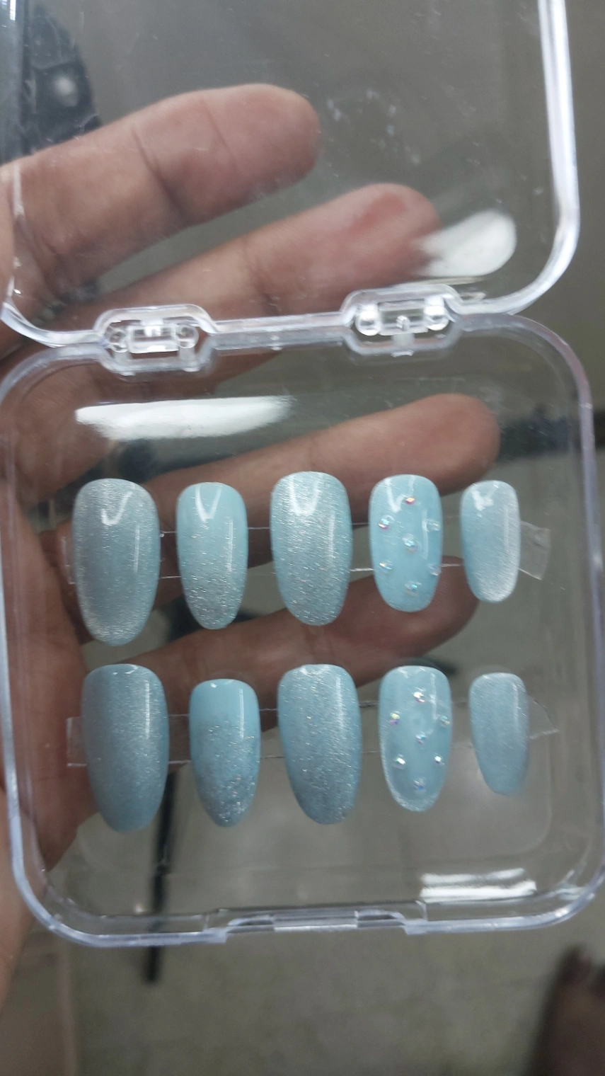 Bharathis_day_with_nails gallery image