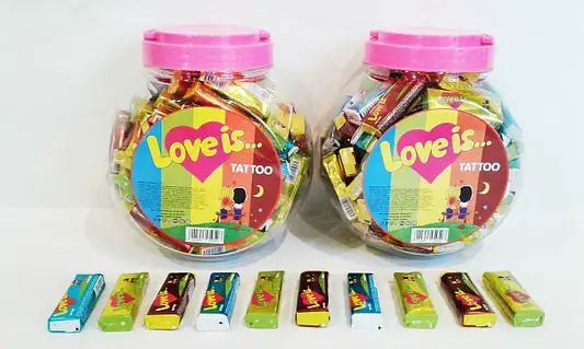 Жуйка Love is банка 100шт/уп
