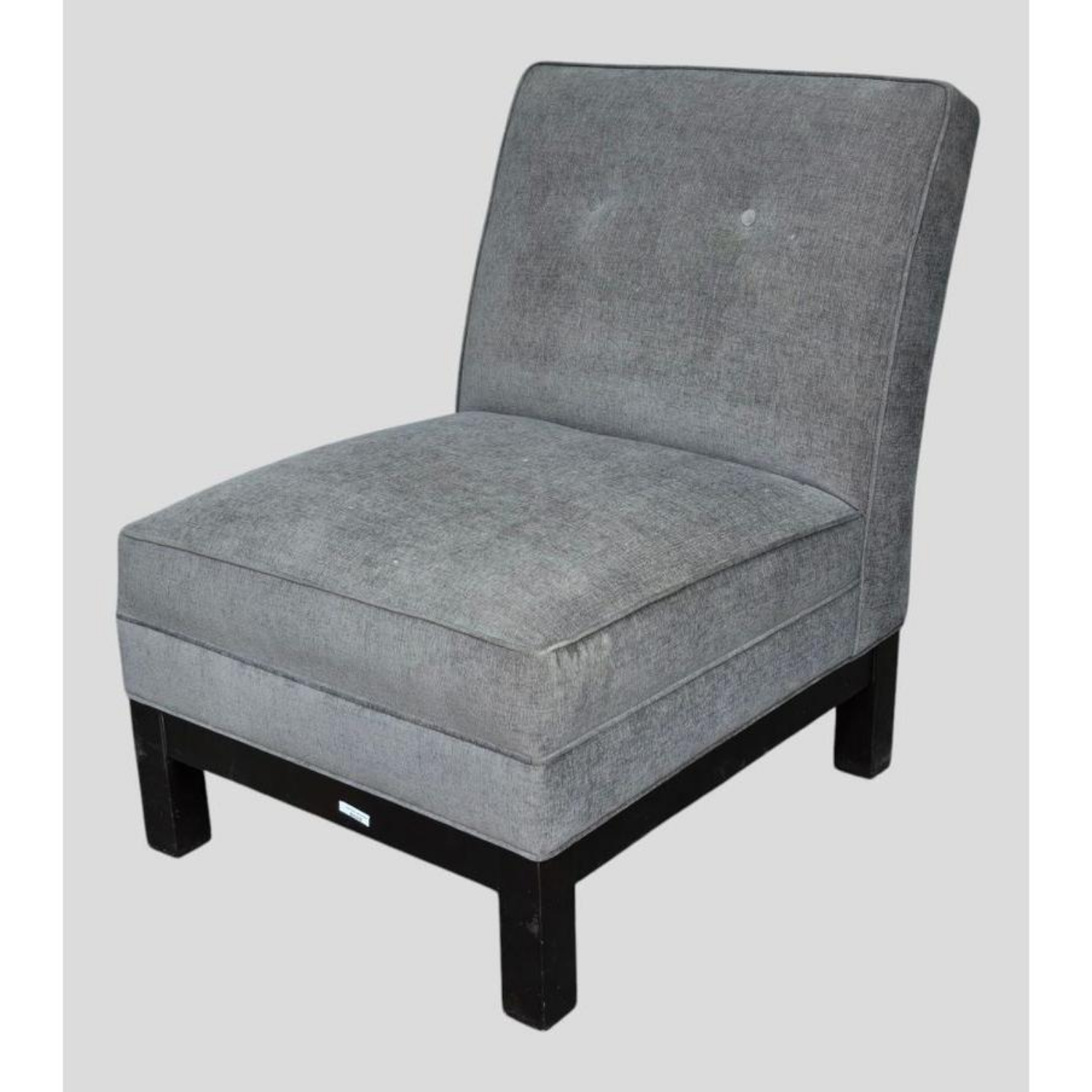 Free Delivery - Modern Tufted Lounge Chair with Sleek Minimalist Design Image #1 | Ivy Store