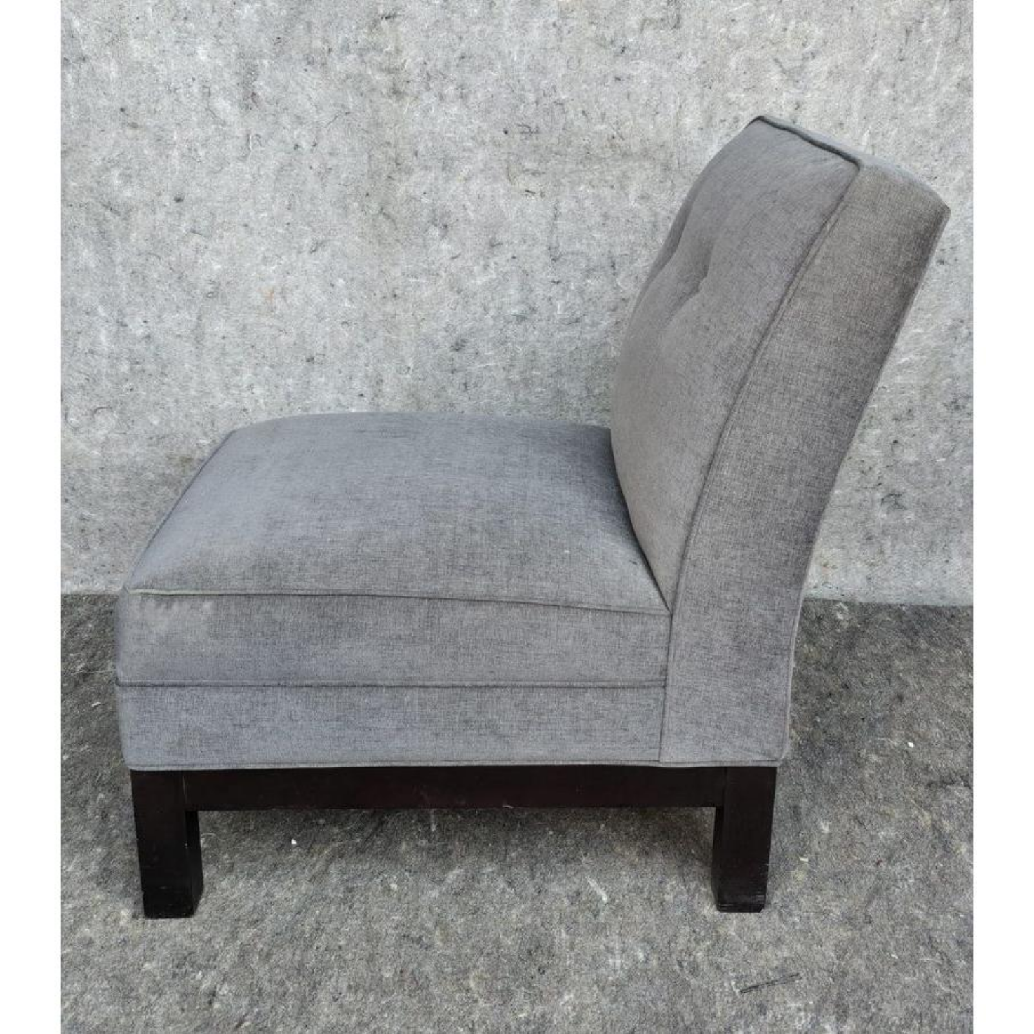 Free Delivery - Modern Tufted Lounge Chair with Sleek Minimalist Design Image #2 | Ivy Store