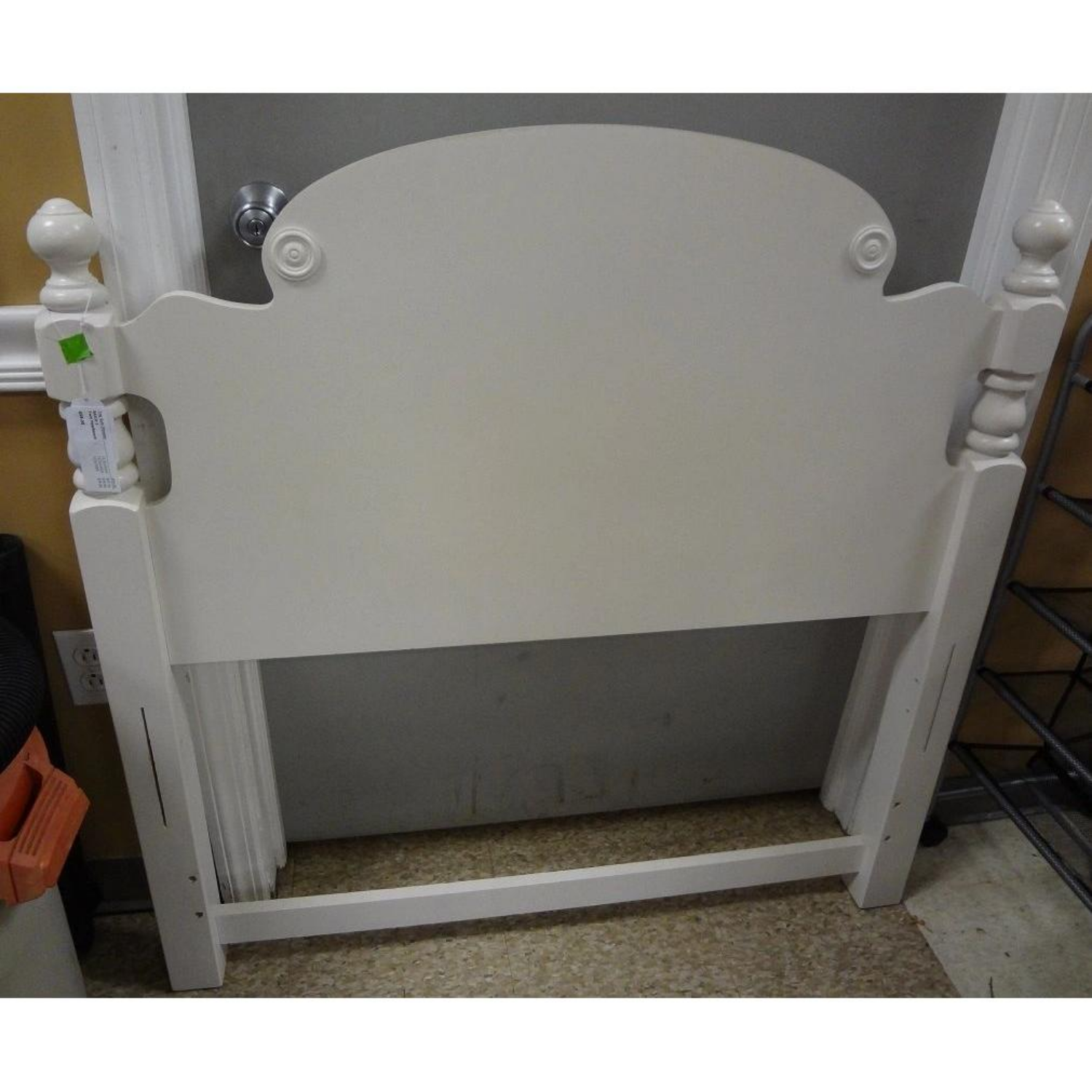 Free Delivery - White Twin Headboard with Decorative Elements and Classic Style Image #1 | Ivy Store