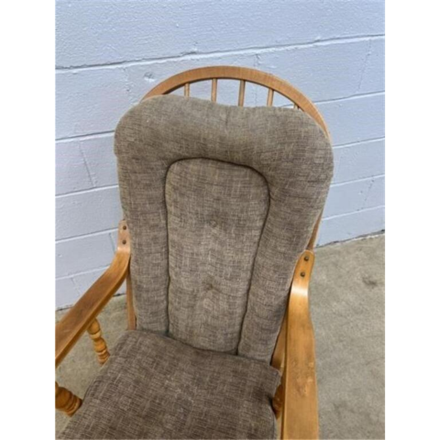 Free Delivery - Vintage Platform Rocking Chair Modern Design Upholstered Comfort Image #2 | Ivy Store