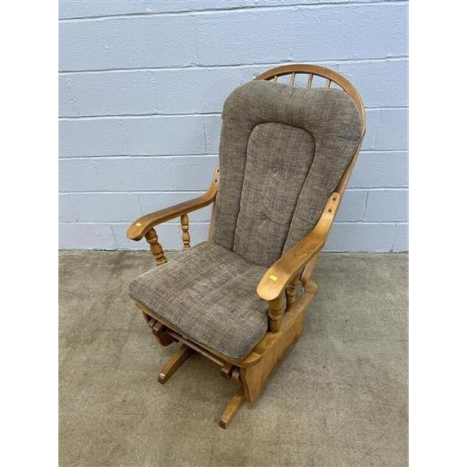 Free Delivery - Vintage Platform Rocking Chair Modern Design Upholstered Comfort Image #1 | Ivy Store
