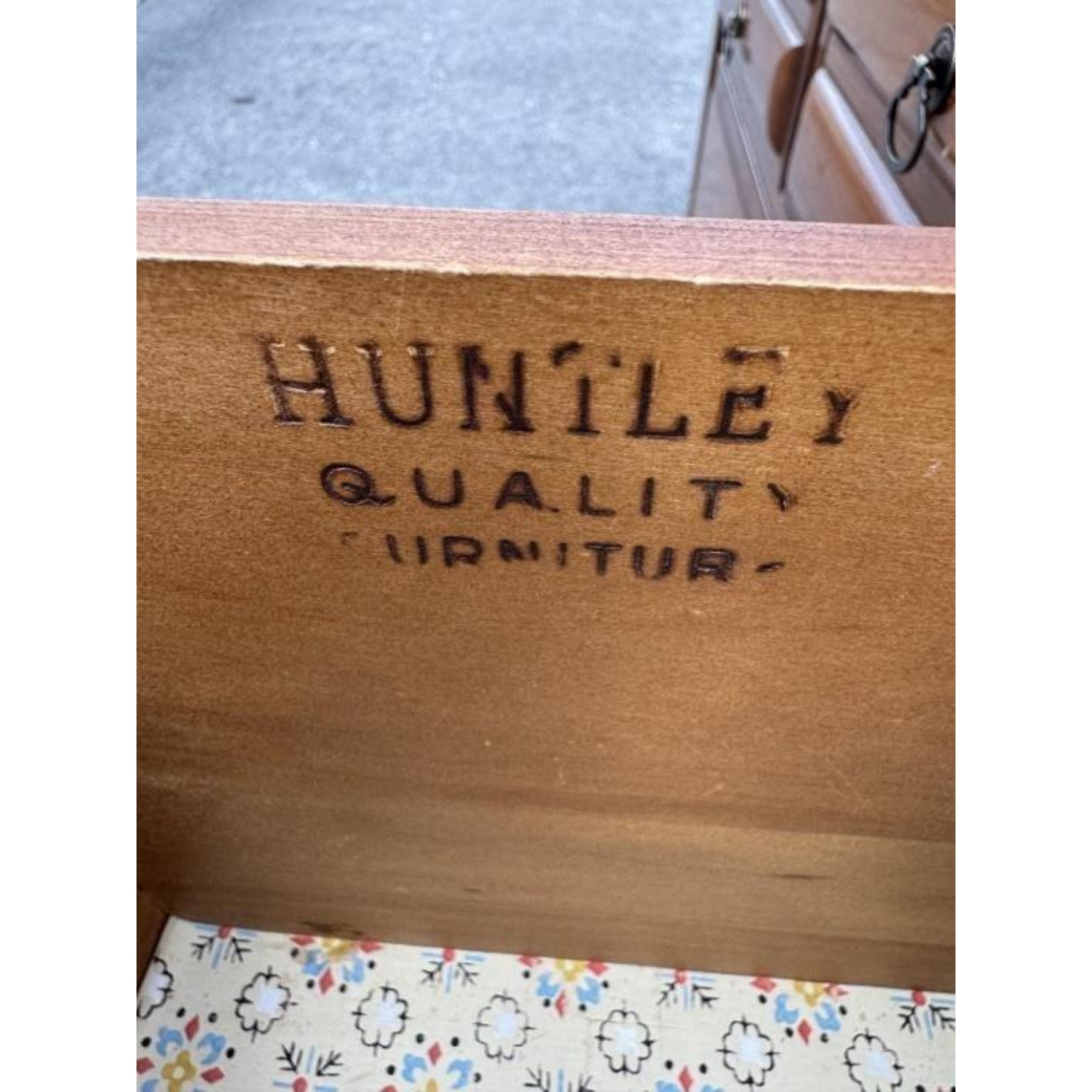 Free Delivery - Vintage Huntley Dresser with Mirror, 8-Drawer Chest, Elegant Wood Storage image | Ivy Store
