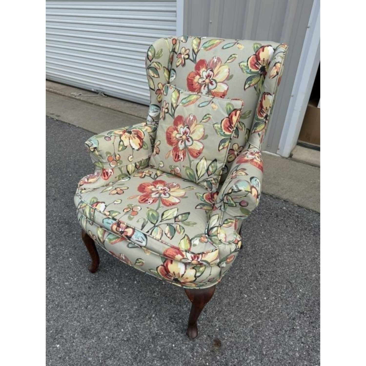 Free Delivery - Queen Anne Style Vintage Floral Accent Chair with Pillow Upholstery Image #2 | Ivy Store