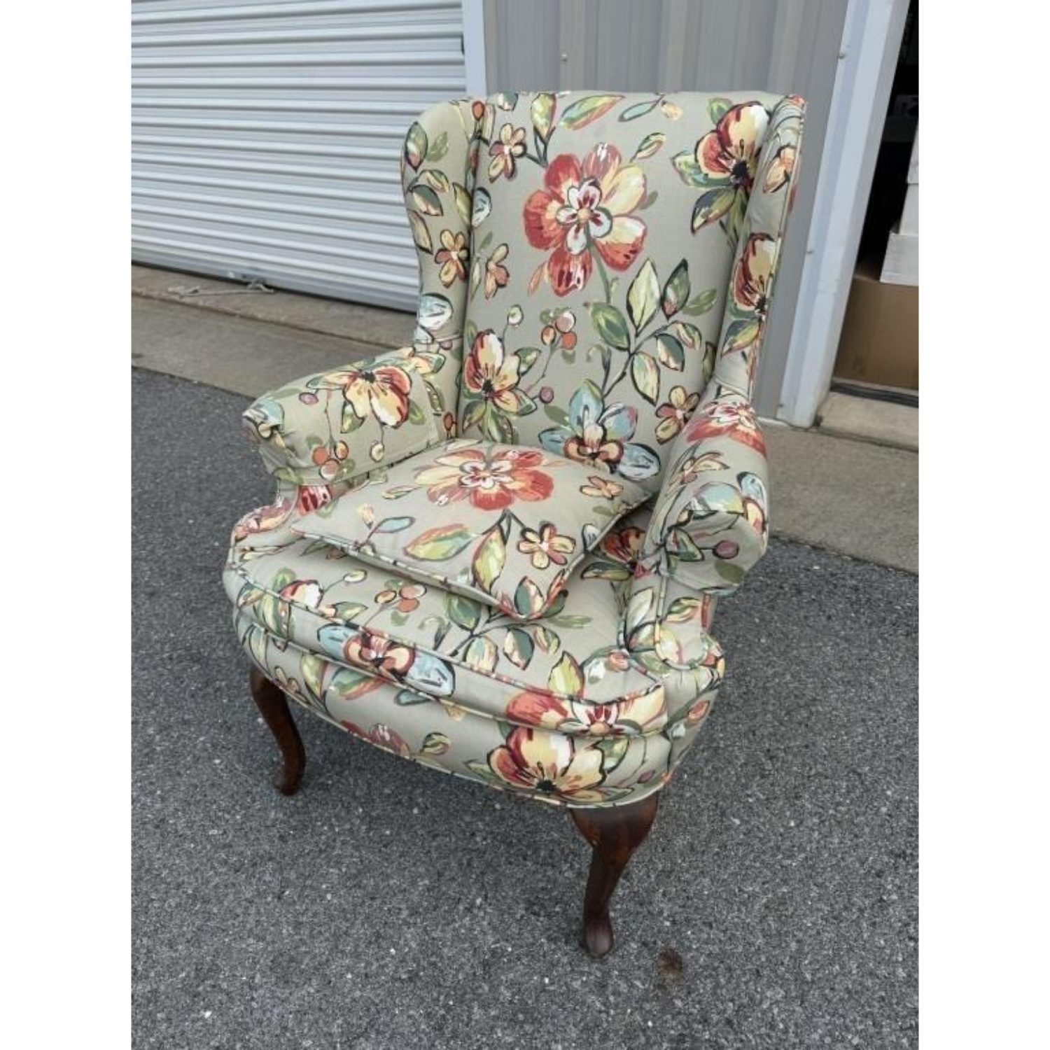 Free Delivery - Queen Anne Style Vintage Floral Accent Chair with Pillow Upholstery Image #1 | Ivy Store