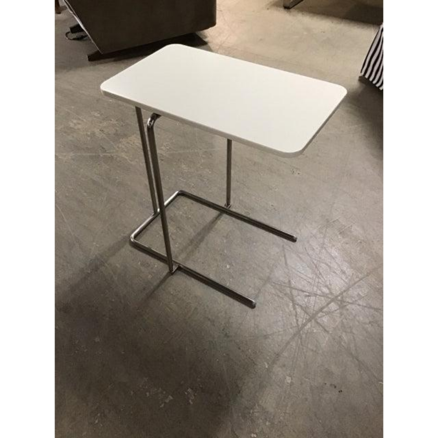 Free Delivery - Modern Minimalist Sleek White End Table with Steel Legs Image #1 | Ivy Store