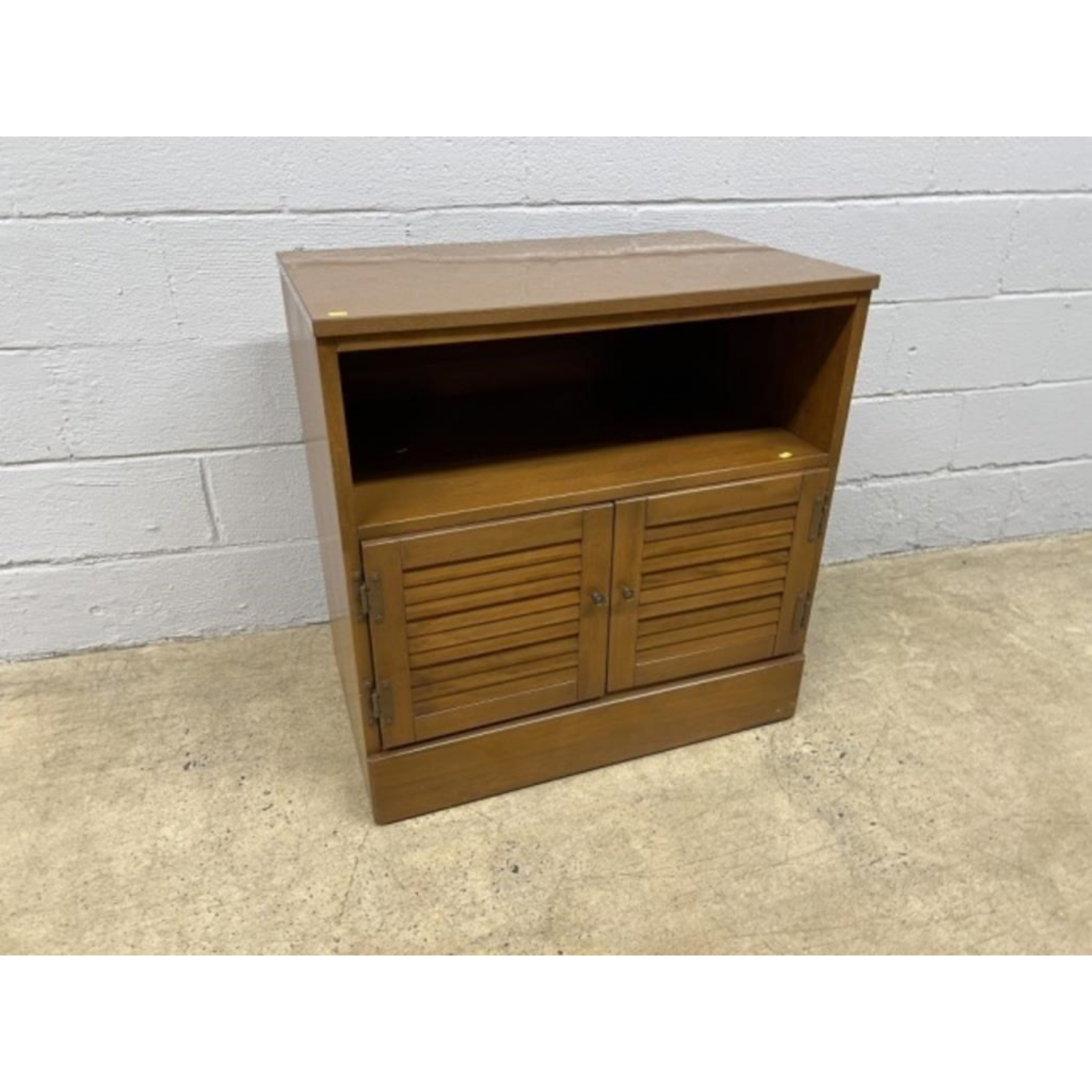 Free Delivery - MCM Mid Century Modern Maple 2-Door Cabinet Storage Vintage Furniture Image #1 | Ivy Store