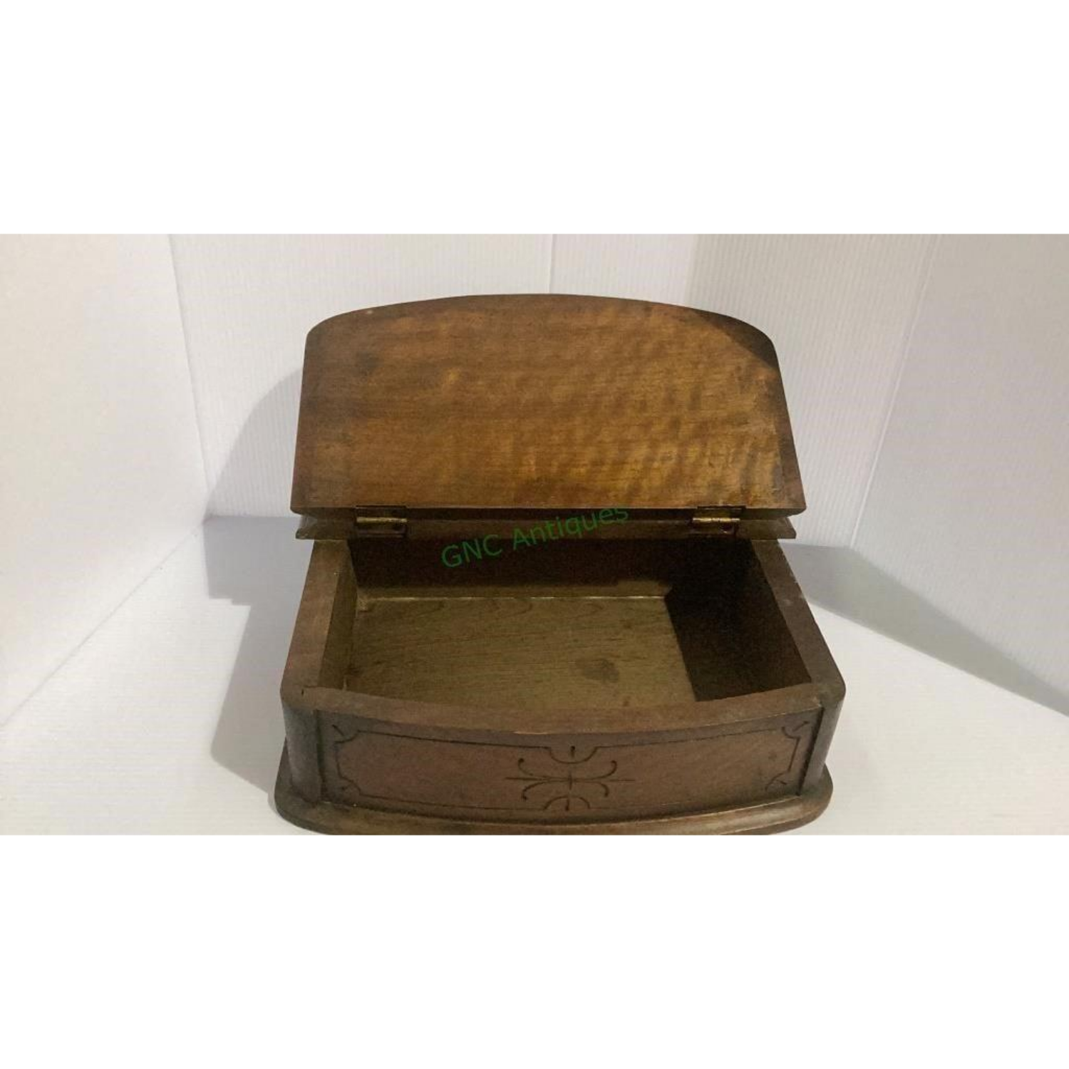 Free Delivery - Vintage Wooden Dresser Box Storage Chest with Artistic Design Image #2 | Ivy Store