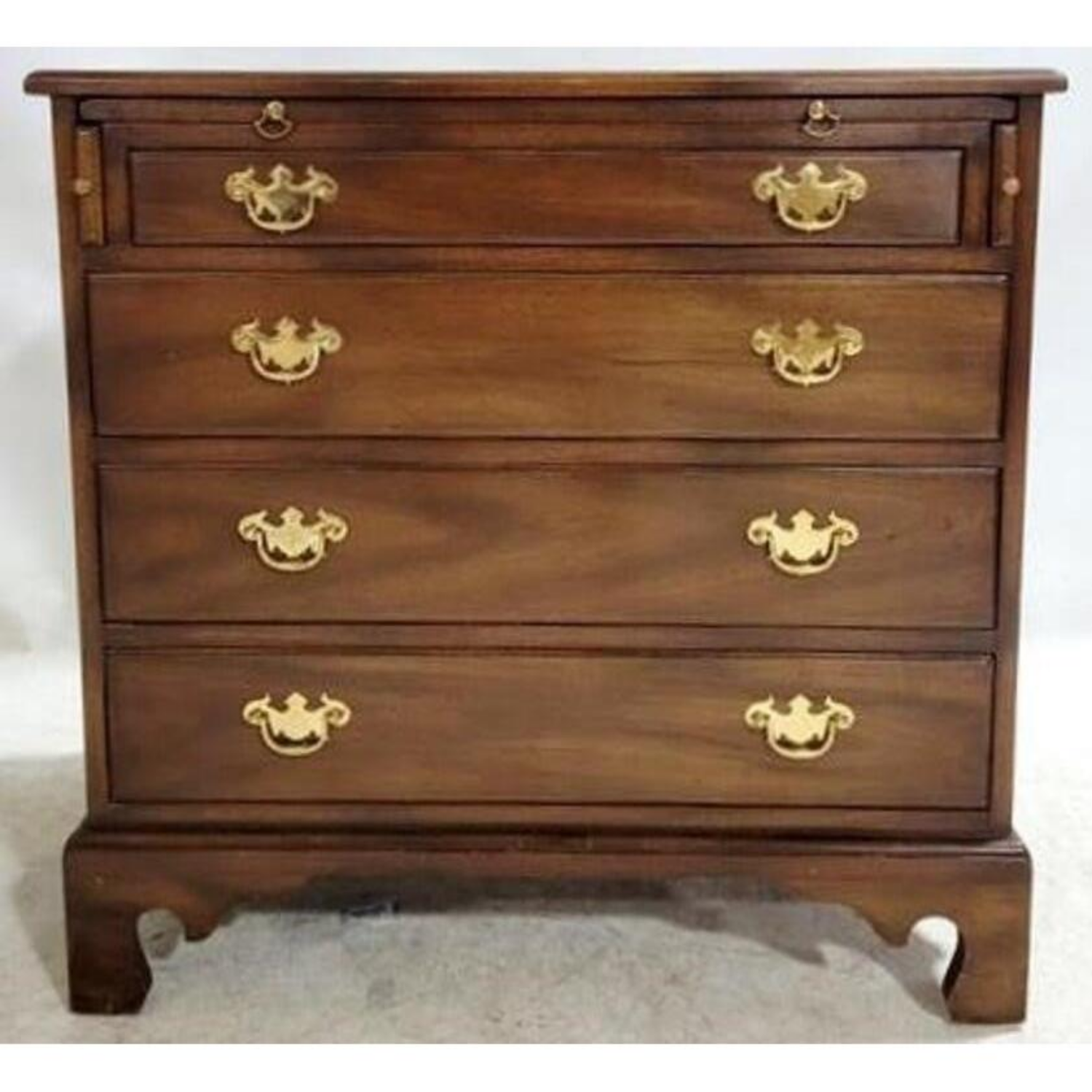 Free Delivery - Vintage Kittinger 4 Drawer Bachelor Chest Cabinet Dresser Image #1 | Ivy Store