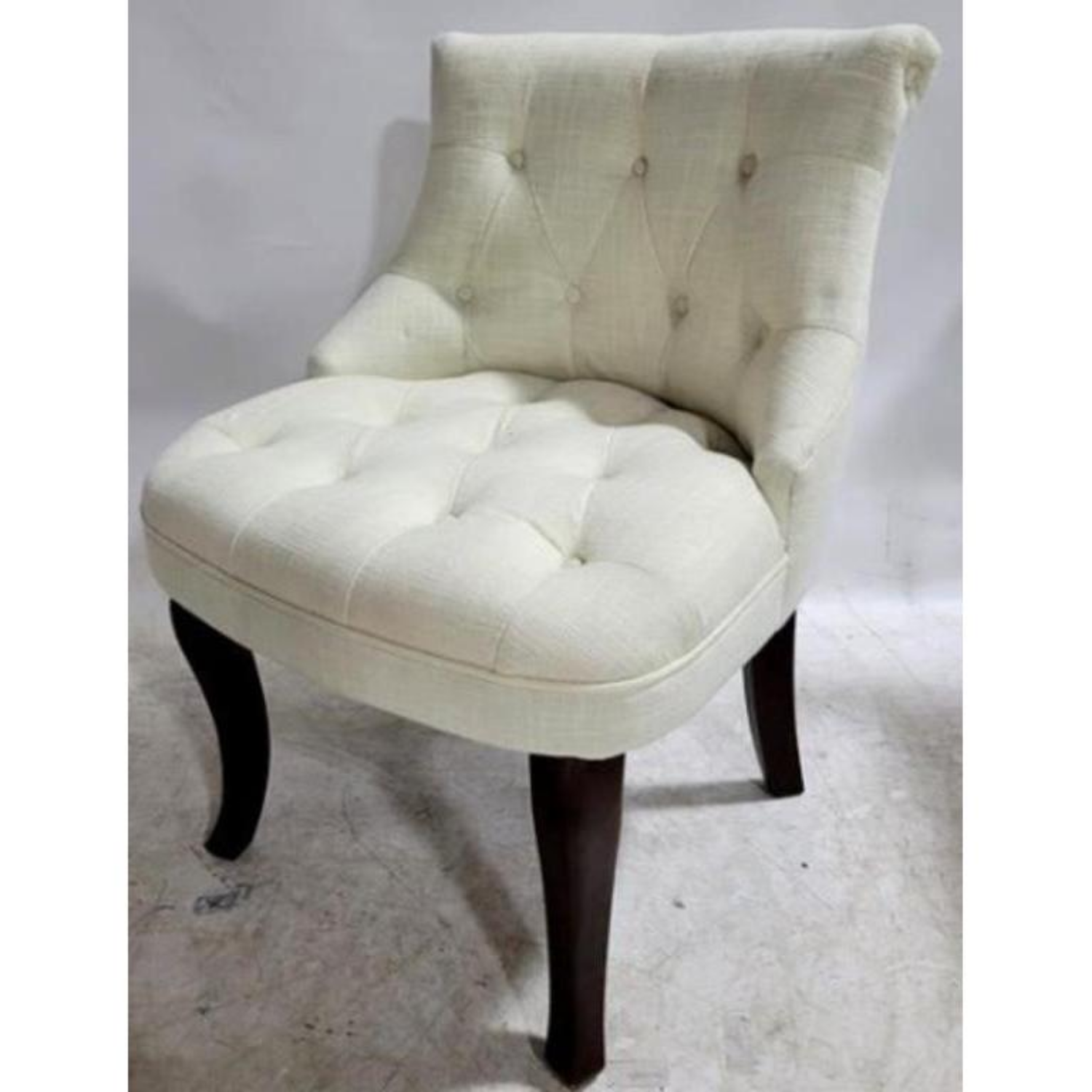 Free Delivery - Vintage Tufted Upholstery Accent Chair Cream Fabric Modern Image #1 | Ivy Store