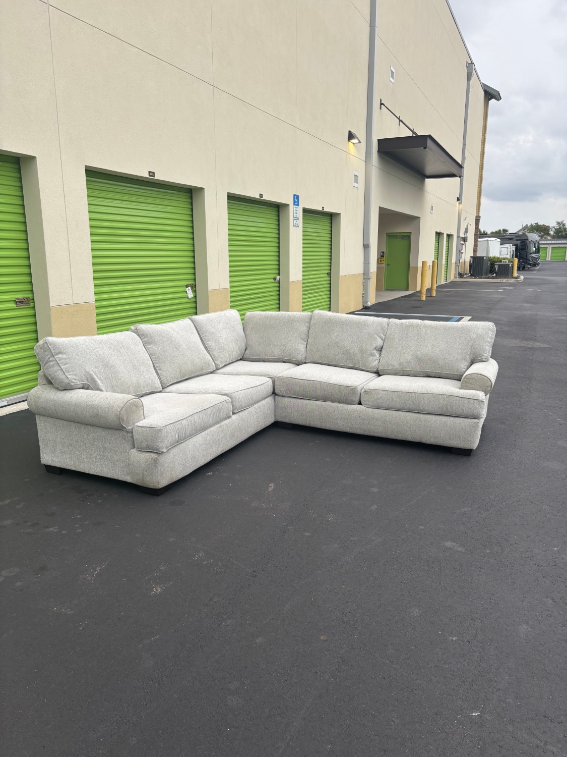 Ashelys Furniture Sectional Sofa Image #2 | Ivy Store