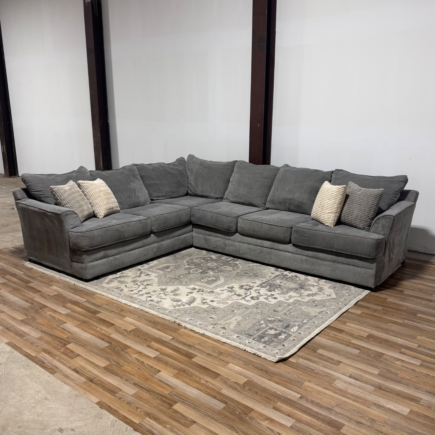 🛋️ Broyhill Sectional Sofa 🚛 Delivery Available image | Ivy Store