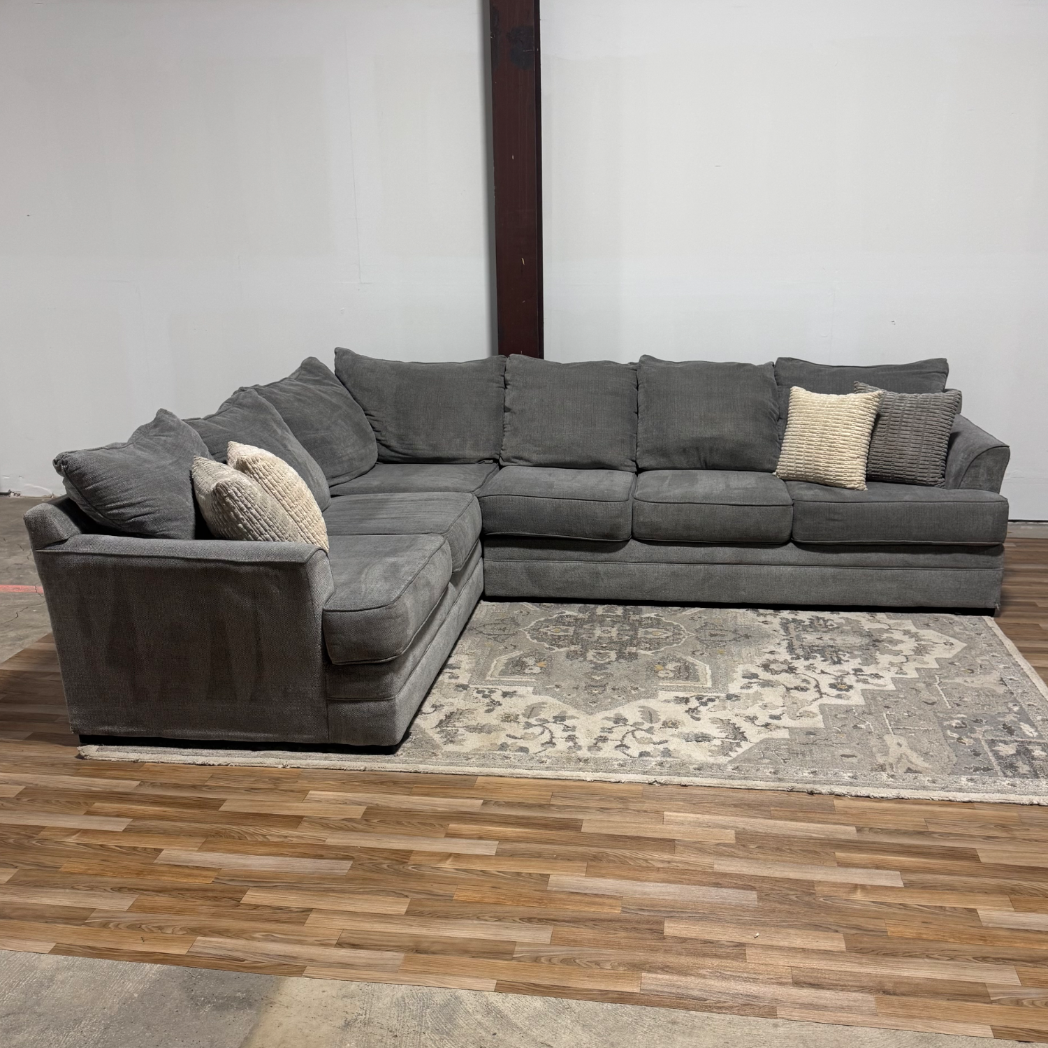 🛋️ Broyhill Sectional Sofa 🚛 Delivery Available image | Ivy Store