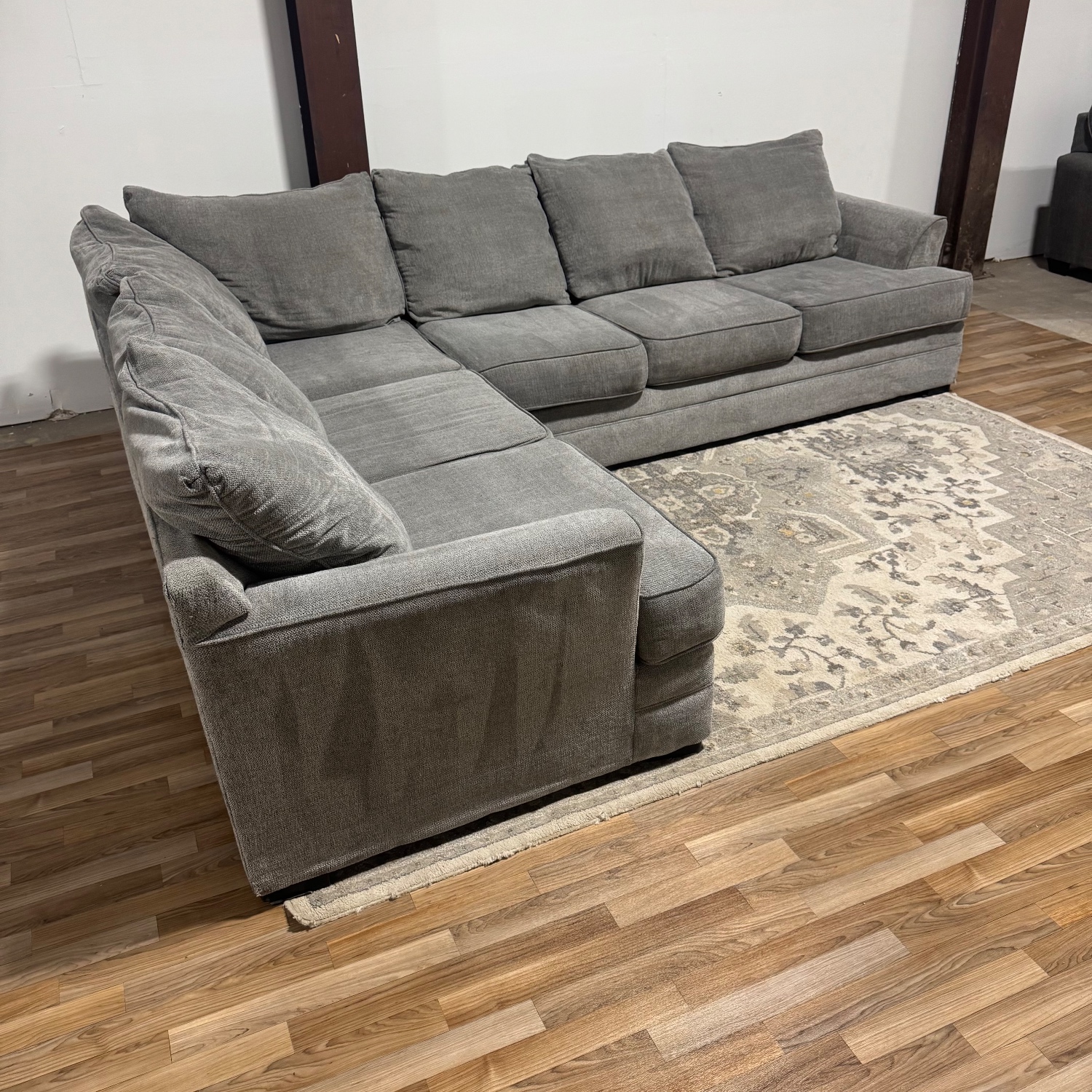 🛋️ Broyhill Sectional Sofa 🚛 Delivery Available image | Ivy Store
